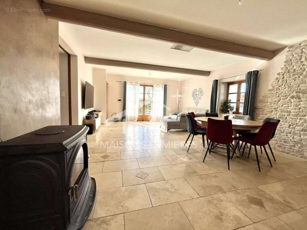 Maison à SAINT-SATURNIN-LES-APT