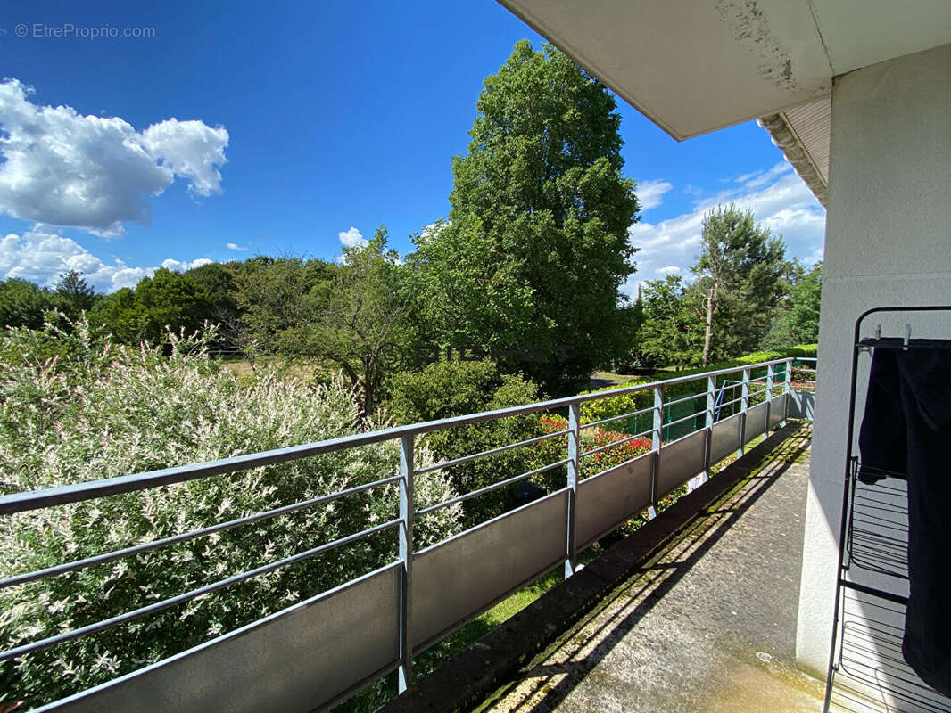 Appartement T3 avec balcon et deux parkings privatifs. - photo 5