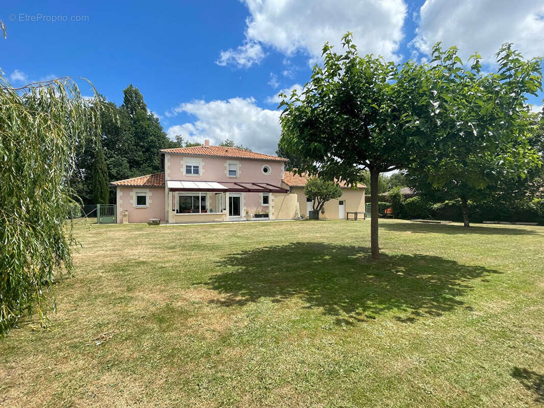 Maison à NOUAILLE-MAUPERTUIS