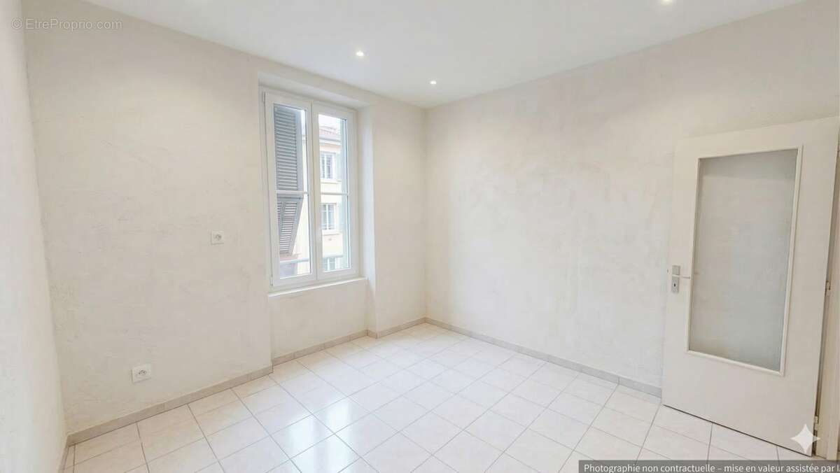 Appartement à CONTES