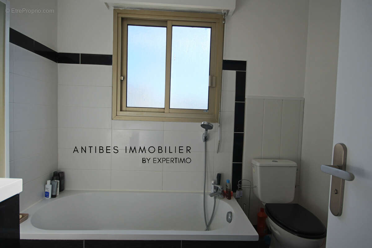 Appartement à SAINT-LAURENT-DU-VAR