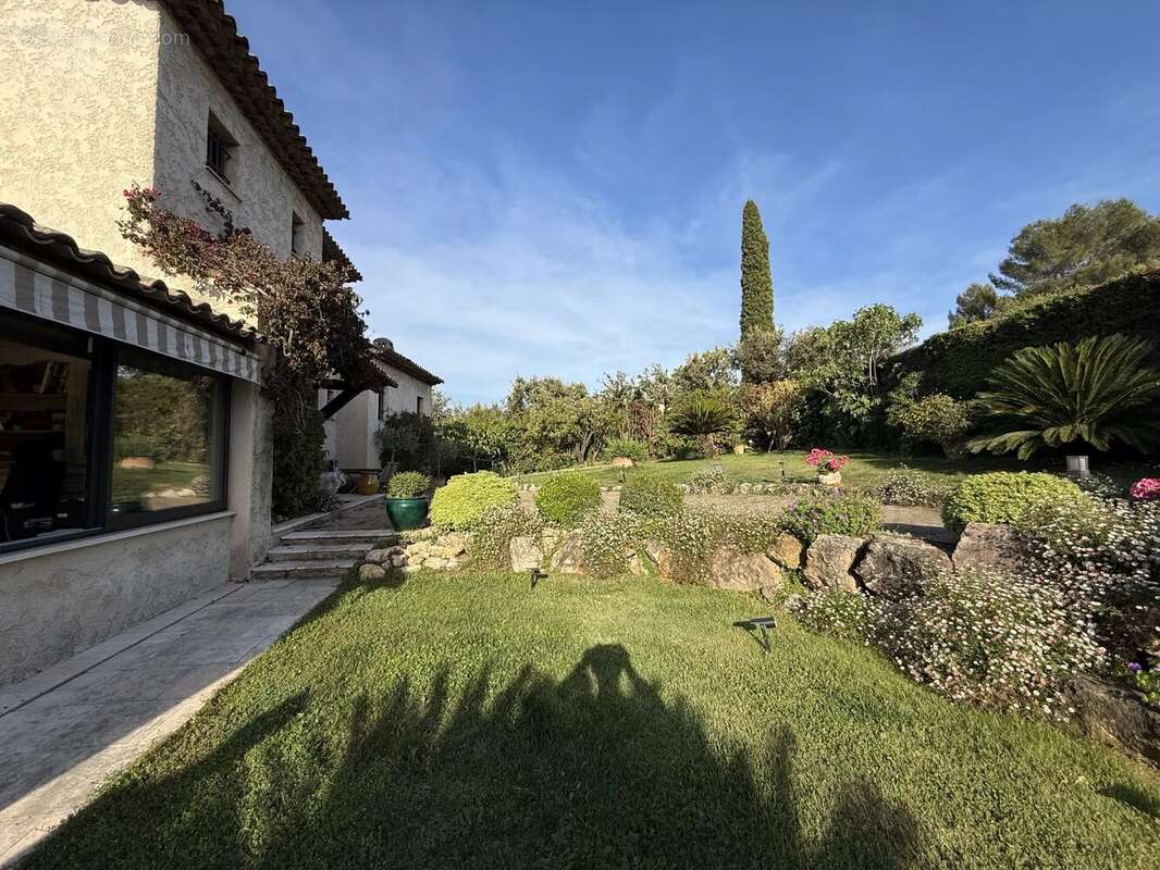 Maison à VALBONNE