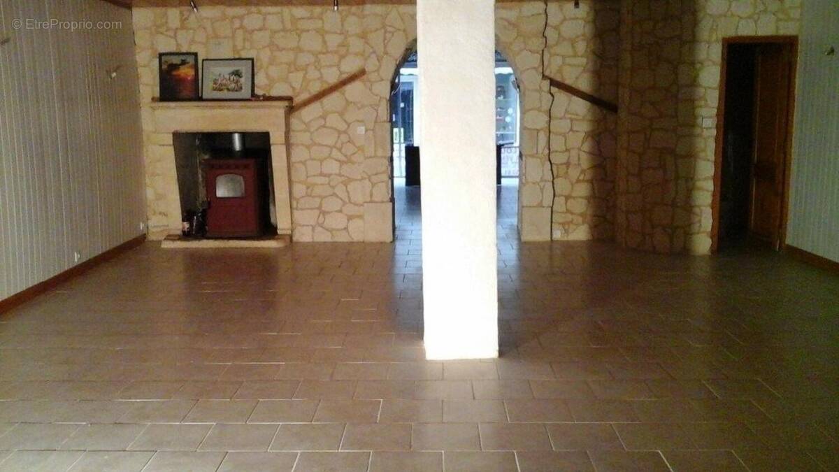 Photo 1 - Commerce à LALINDE