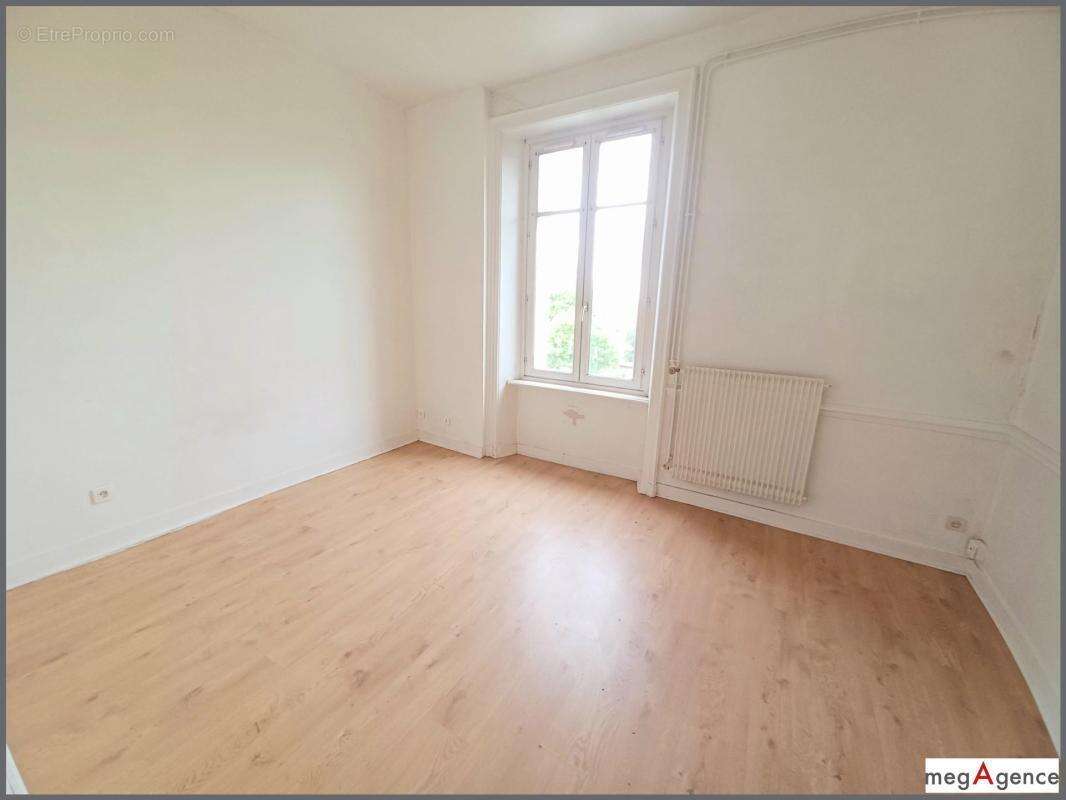 Appartement à FOUGERES