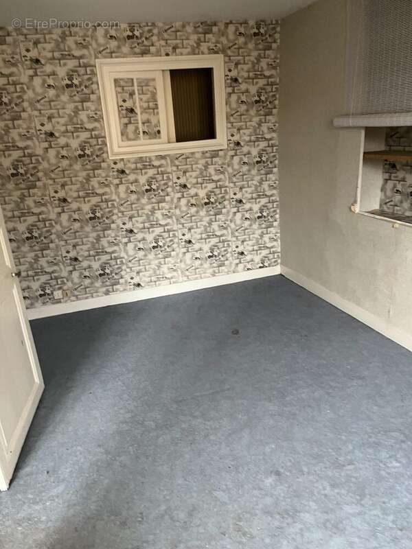 Appartement à COURS-LA-VILLE