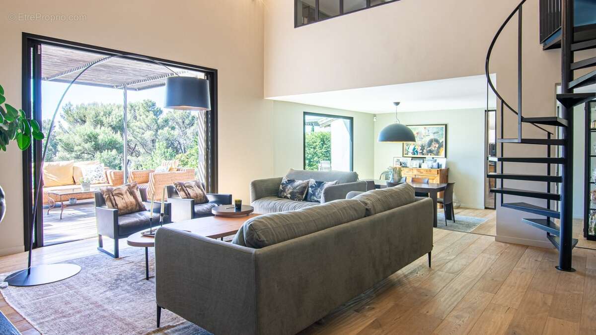 Saint-Marc-Jaumegarde — 342 m² habitables, dont 265 m² de plain-pied, à 7,8 km du Cours Mirabeau - photo 7