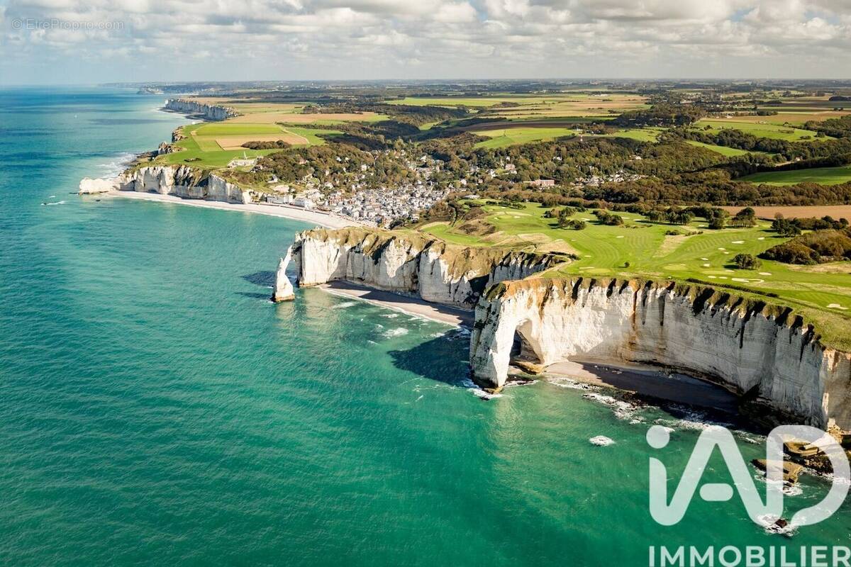Photo 1 - Parking à ETRETAT