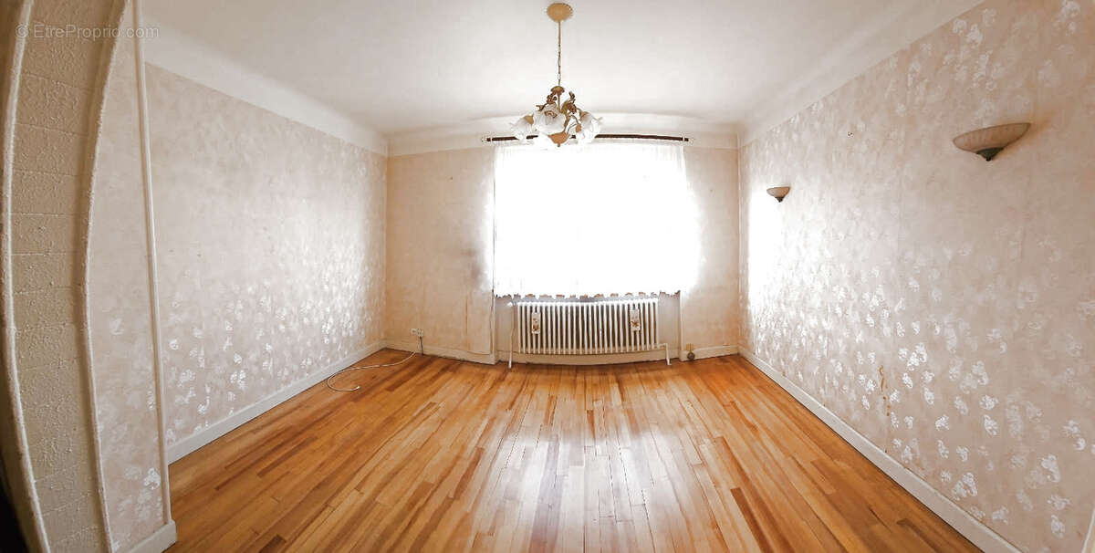 Maison à AUDUN-LE-ROMAN