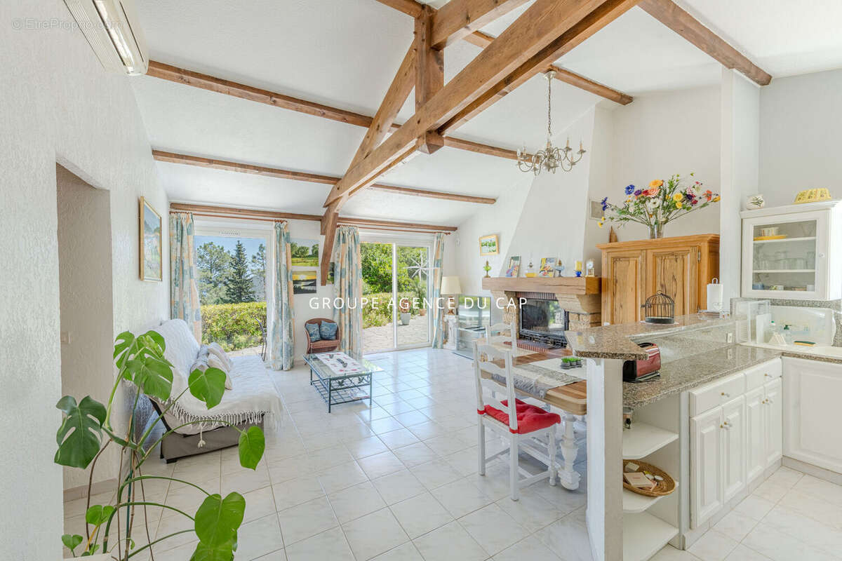 Maison à LES ISSAMBRES