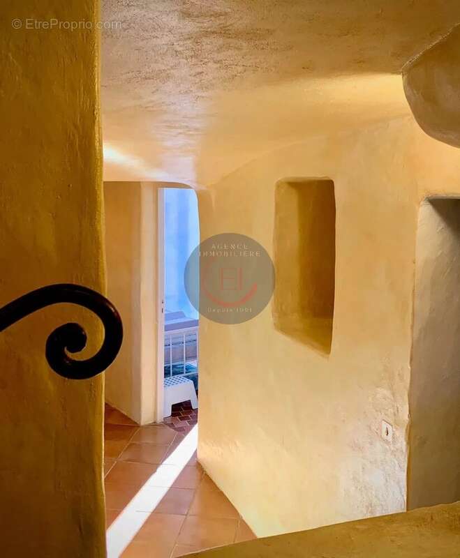 Maison à MANDELIEU-LA-NAPOULE