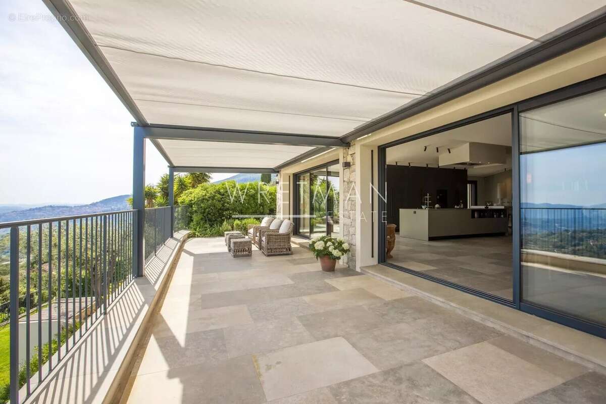 Maison à CHATEAUNEUF-GRASSE