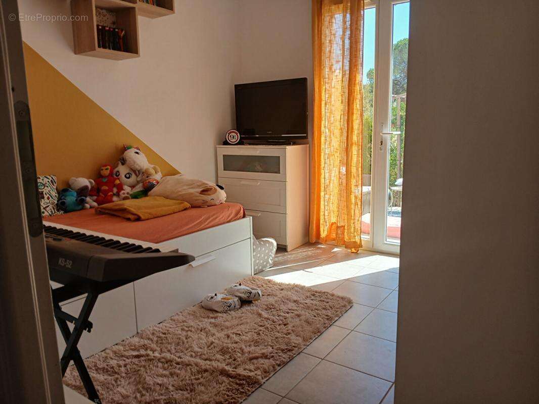 Maison T5 de 108 m2 sur 1705m² de terrain au calme - Camps La Source - photo 15