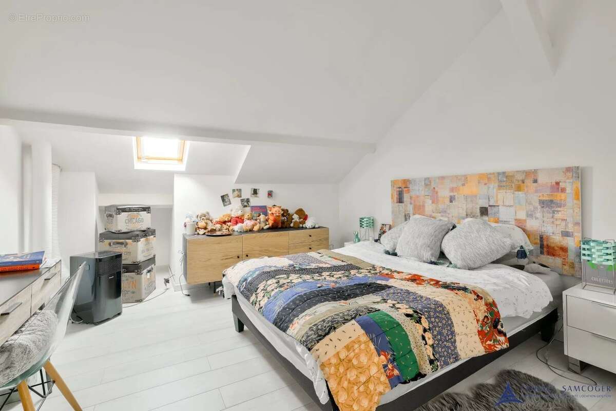 Loft - Quartier Pierre et Marie Curie - Ivry Sur Seine 5 pièce(s) 164.76 m2 - photo 8