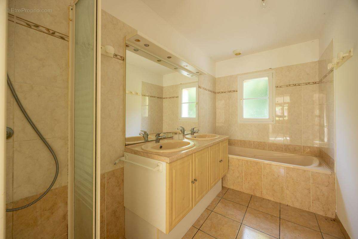 Maison à BOUGUENAIS