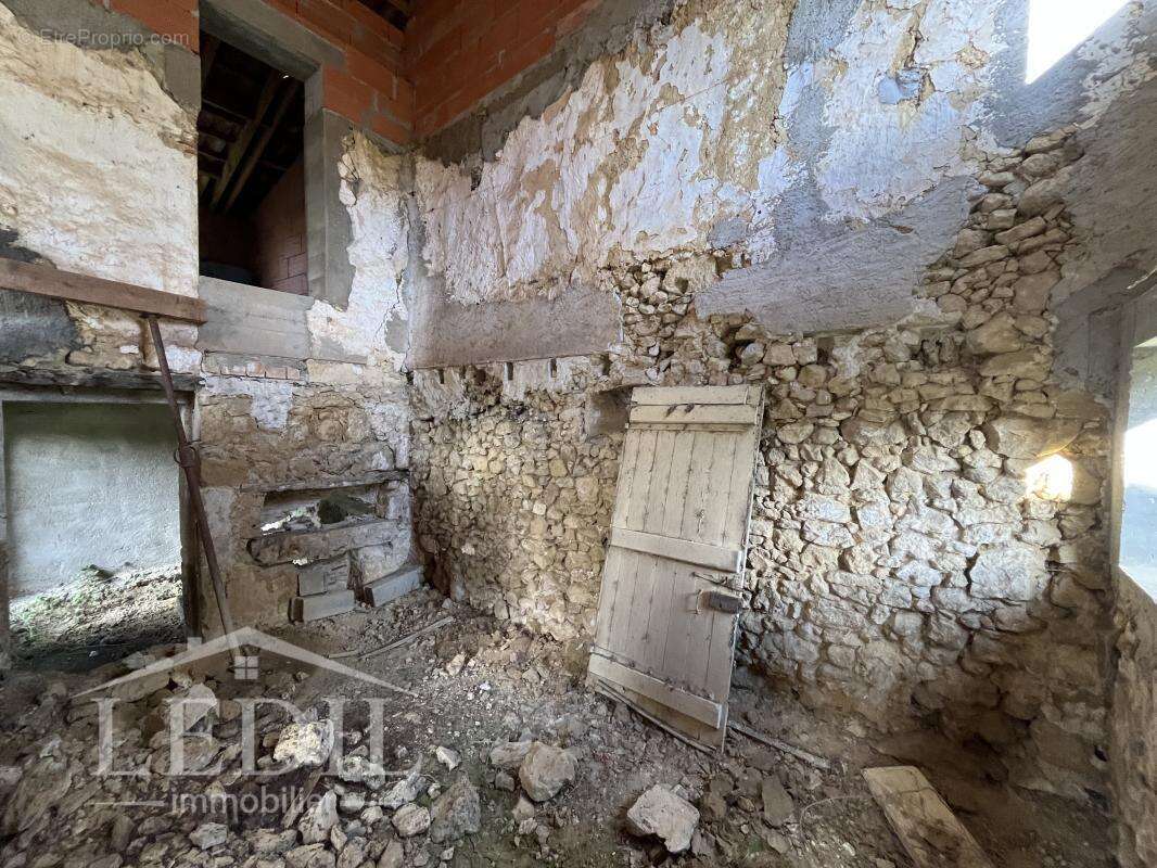 Maison à finir avec jardin et puits - photo 8