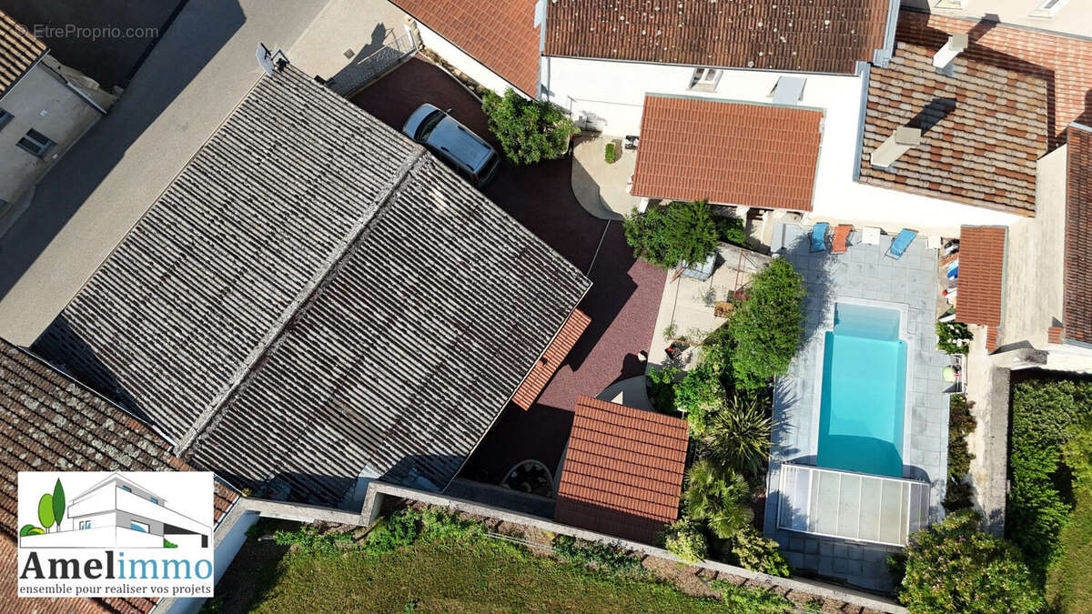 Cour vu du ciel - Maison à ANNEYRON