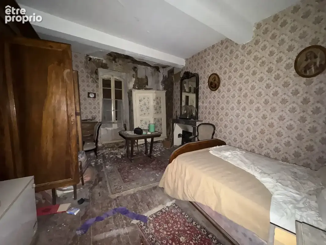 Maison de village de caractère avec cour, terrasse et dépendance, à rénover entièrement - photo 11