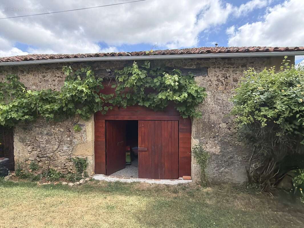 Une charmante maison individuelle offrant une vue magnifique - photo 16