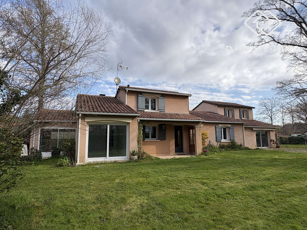 Maison 230 m² à Saint-Estephe  - photo 3