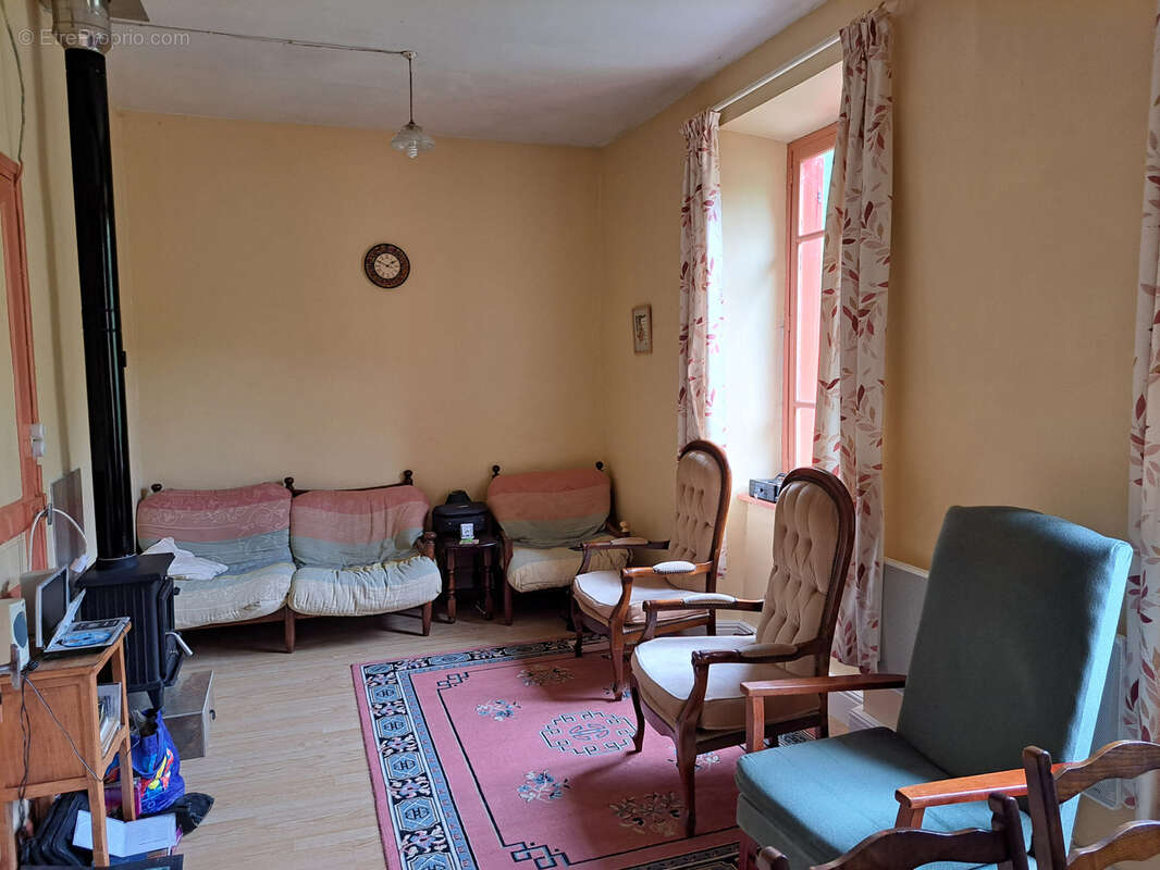 Maison en pierre 168m2, 11 pièces, terrasse et terrain à Carcanières les Bains - photo 9