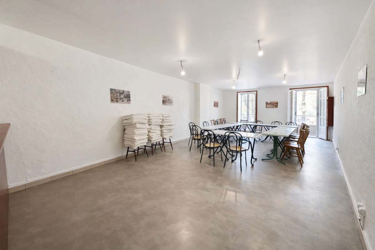 Commerce à PONT-SAINT-ESPRIT