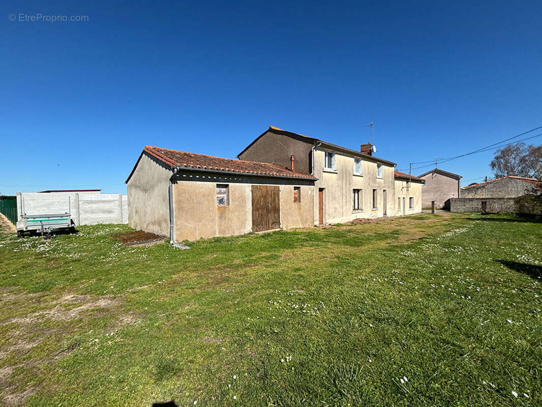 Maison à MONTREUIL-BELLAY