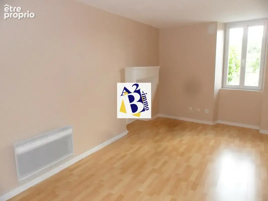 RUELLE SUR TOUVRE, immeuble de rapport, 3 lots - photo 2