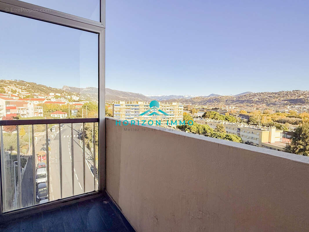 Appartement à SAINT-LAURENT-DU-VAR