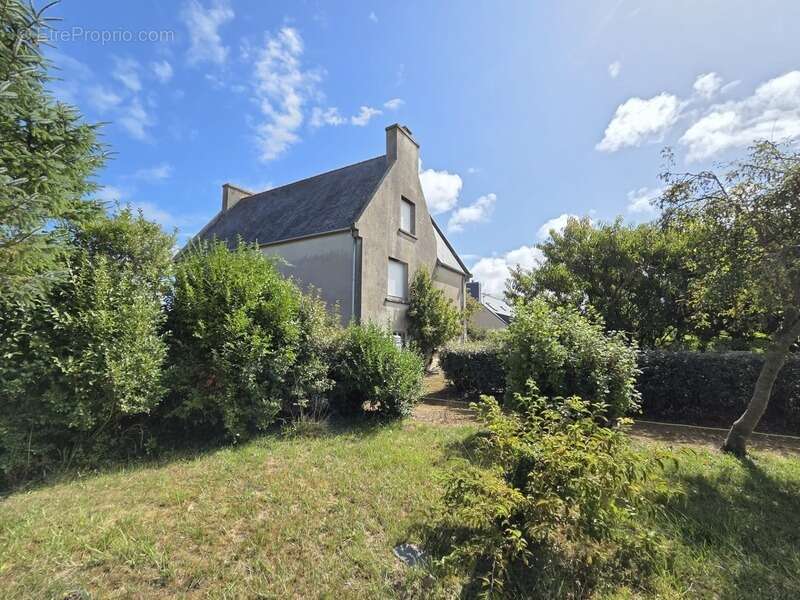Maison à PLOUGOULM