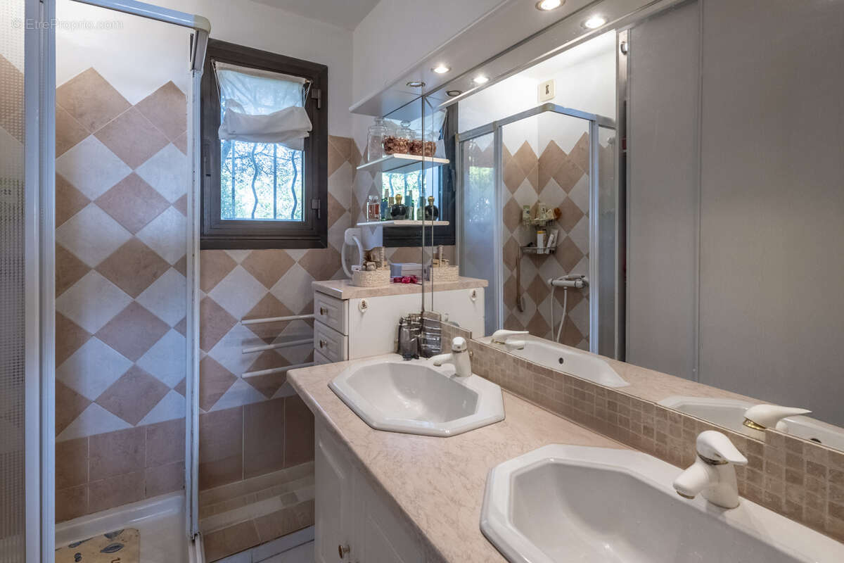 Appartement à SIX-FOURS-LES-PLAGES