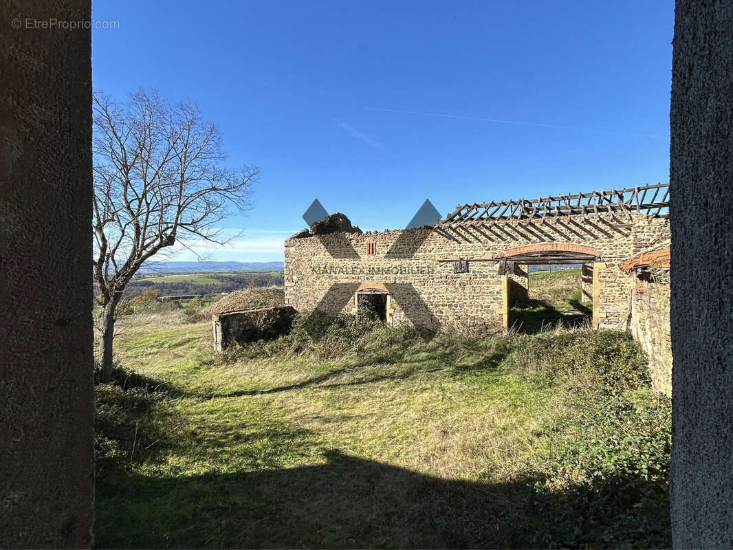 Maison à SAINT-PRIEST-LA-ROCHE