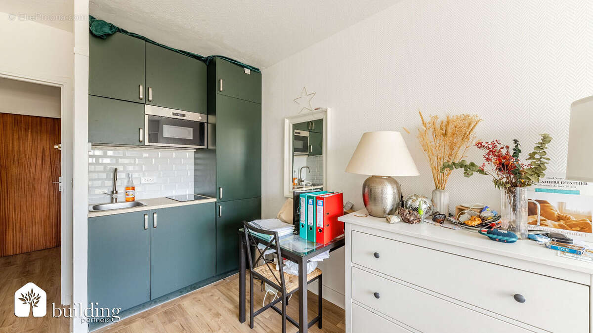 Paris 16ème - Pompe - Studio - 18,76 m² avec balcon - vue dégagée - photo 4