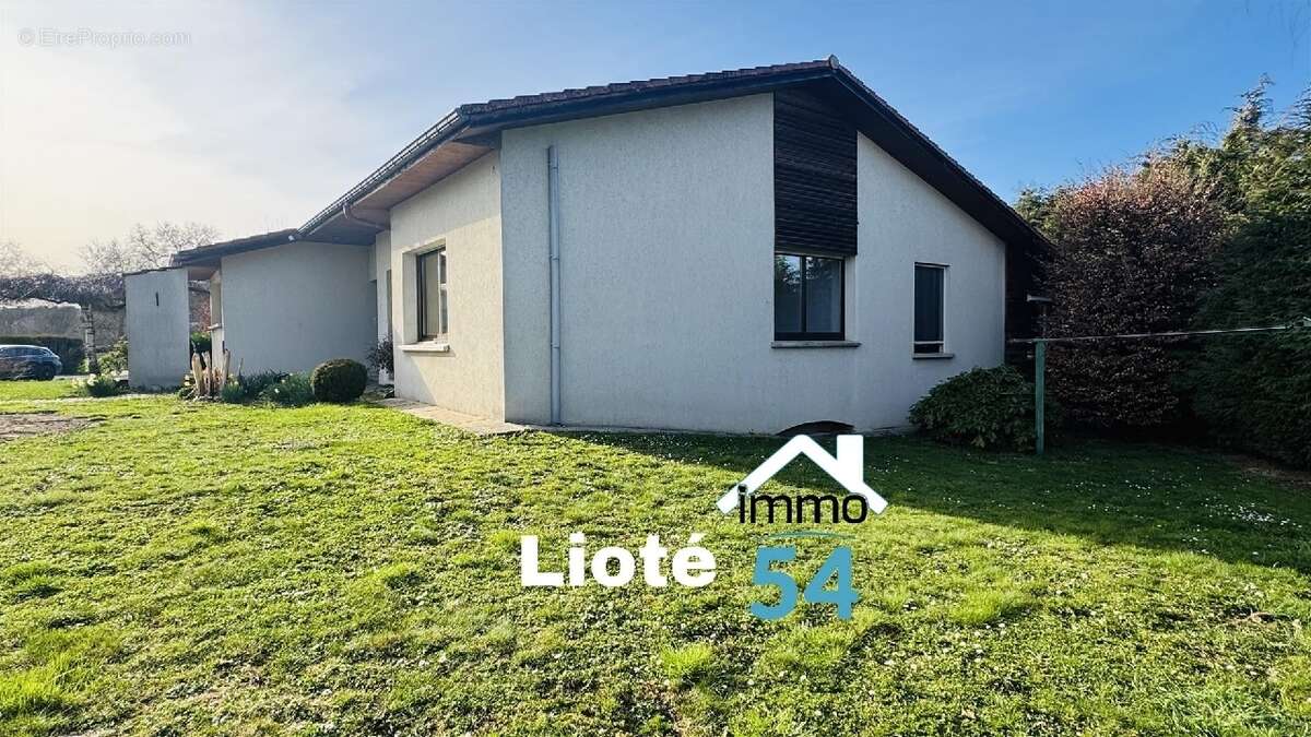 Maison à CREVECHAMPS