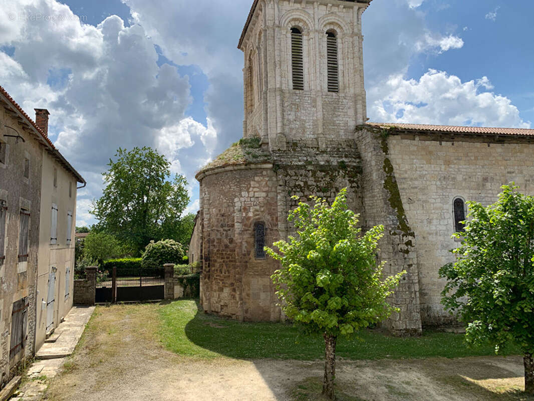 Maison à CHAMPAGNE-MOUTON