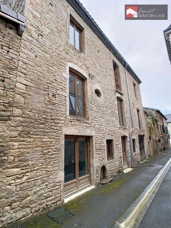 Maison de ville en pierre, 3 niveaux, 172 m² - 71260 LUGNY - photo 9