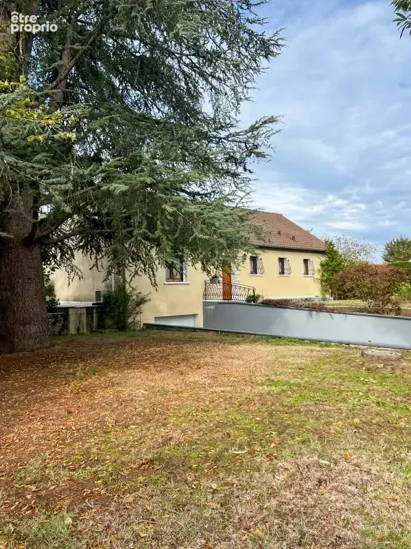 Maison familiale avec piscine, espace indépendant et grand jardin verdoyant - photo 11