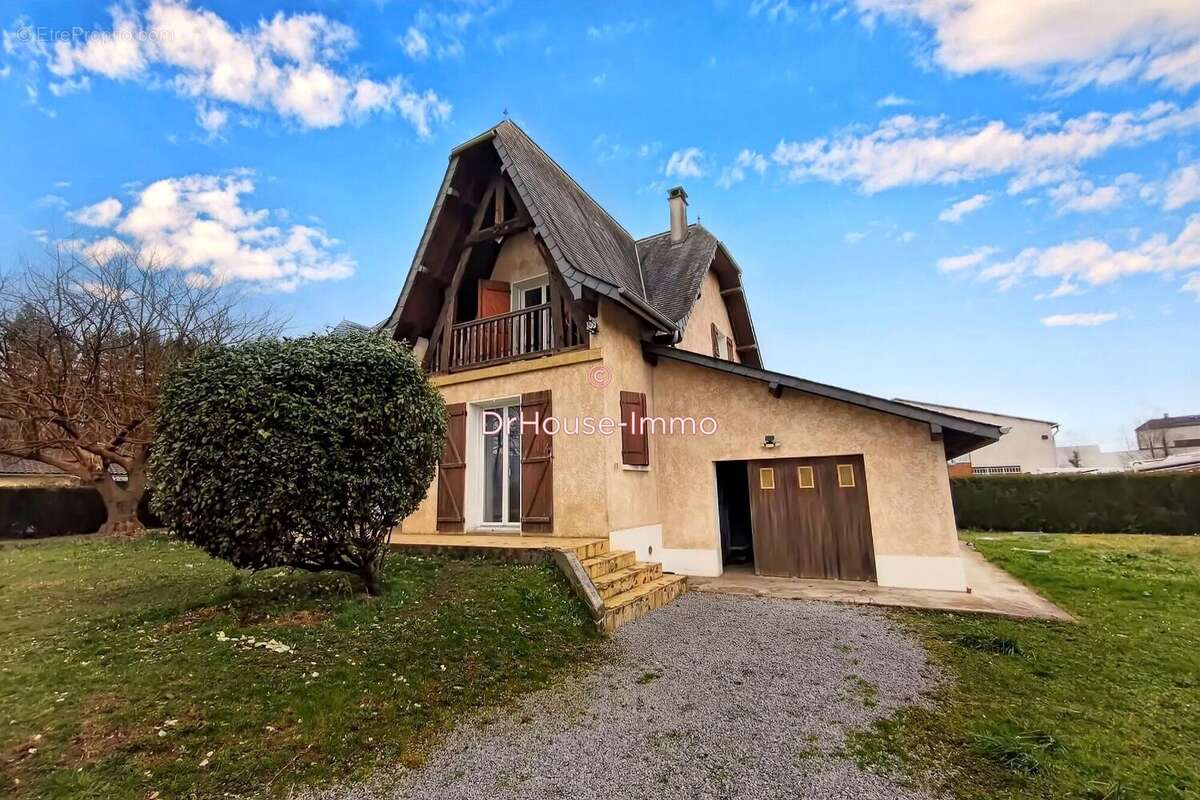 Maison à OGEU-LES-BAINS