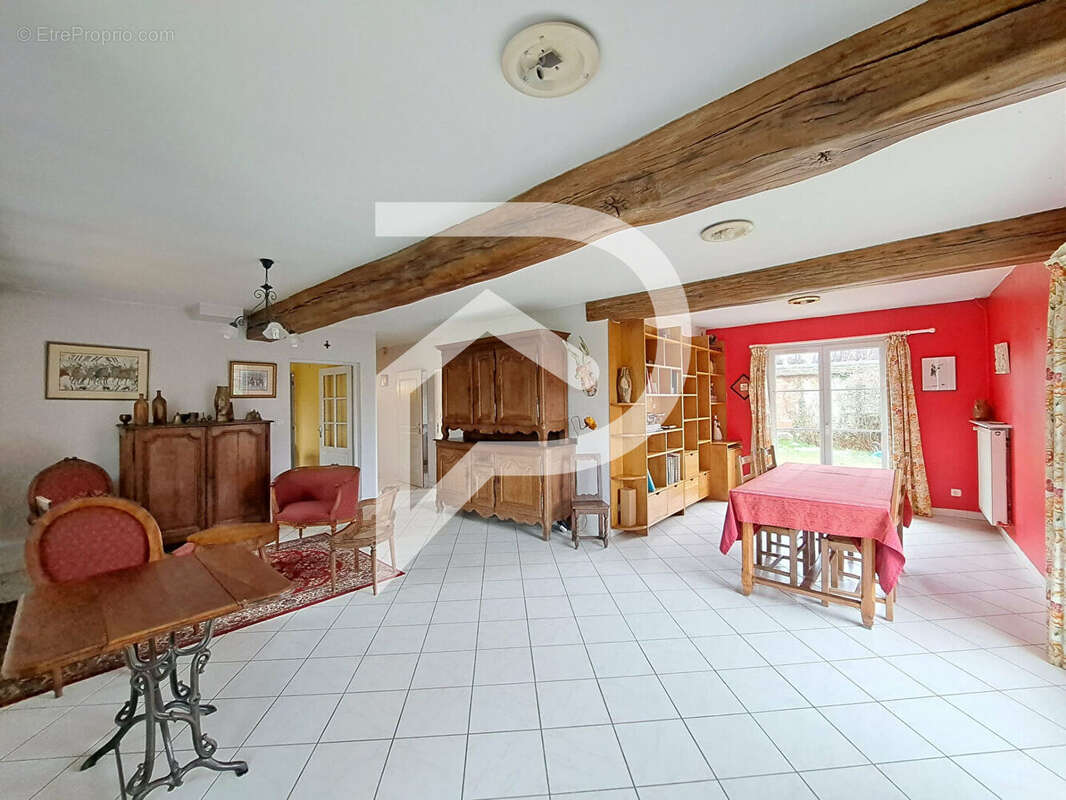 Maison à ONS-EN-BRAY