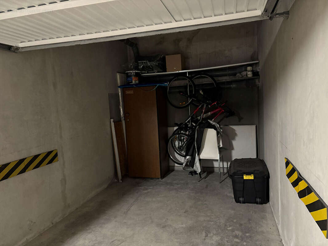 Parking à VILLENEUVE-LOUBET