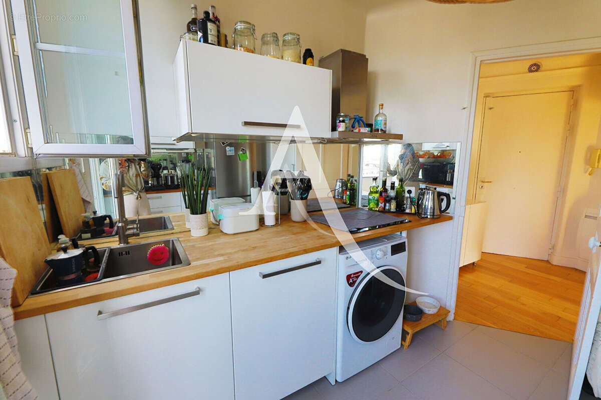 Appartement à COURBEVOIE