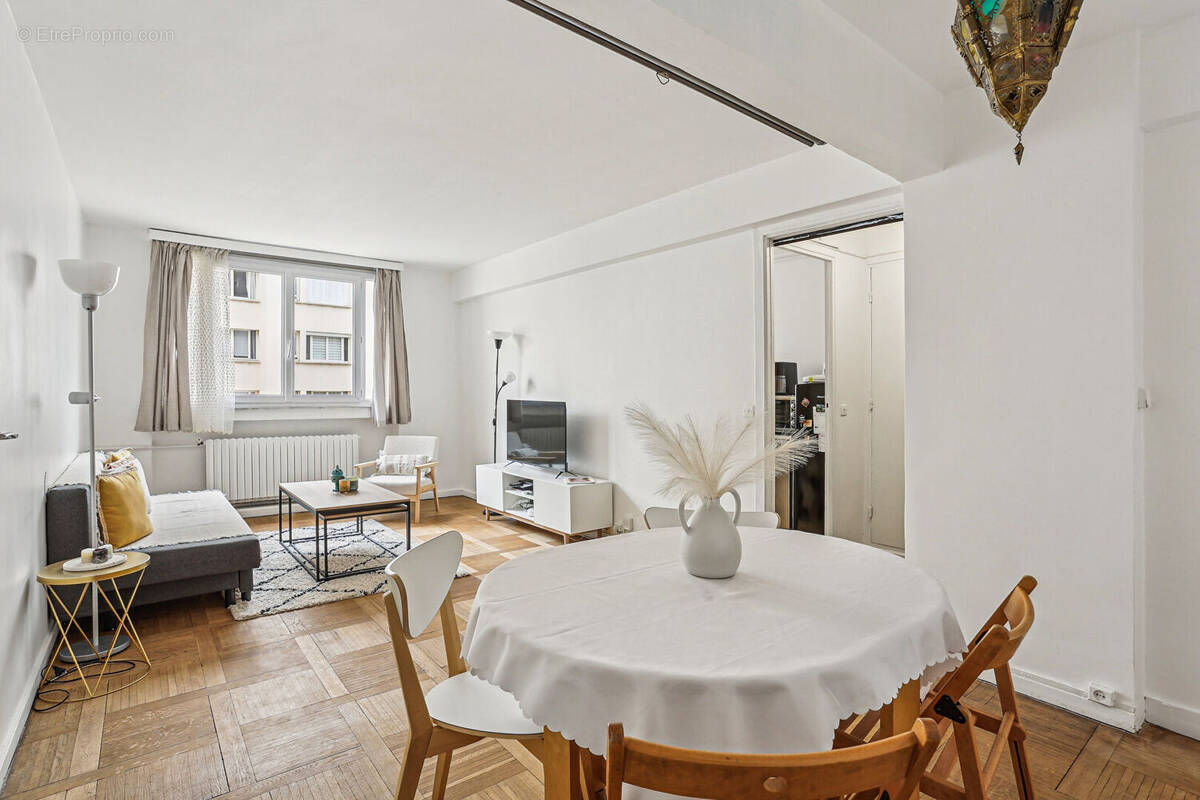 Appartement à PARIS-15E