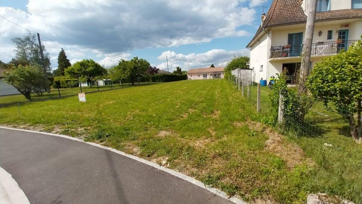 Terrain à MONTPON-MENESTEROL