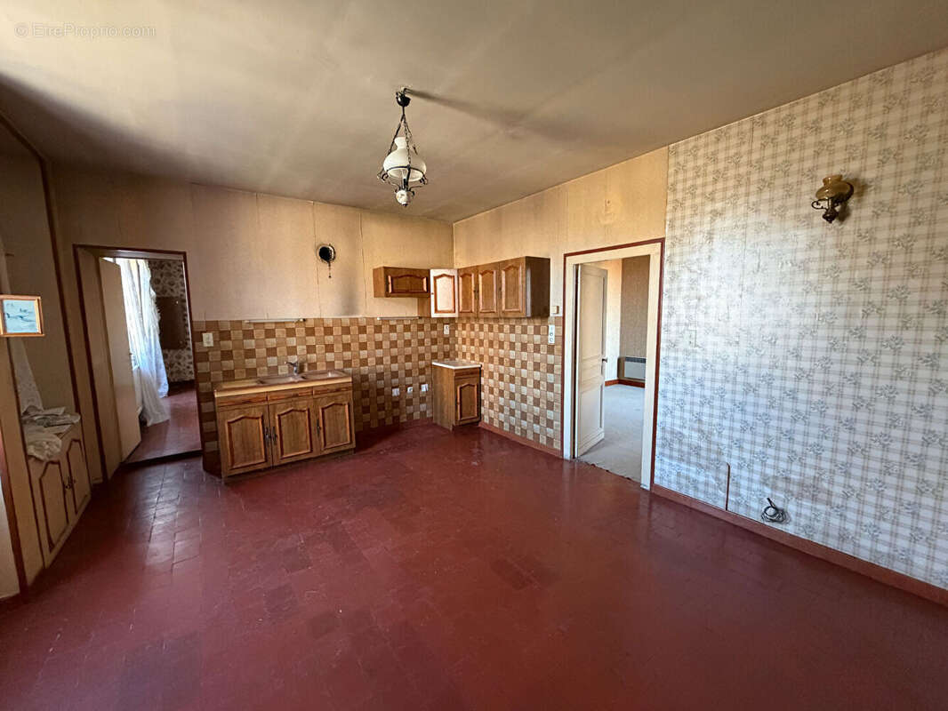 Maison à LA CHAPELLE-SAINT-URSIN