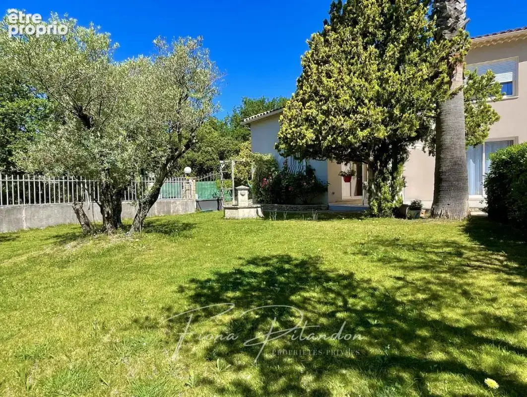 Villa avec piscine et dépendance sur terrain paysager - photo 5