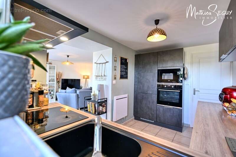 Appartement à COURZIEU