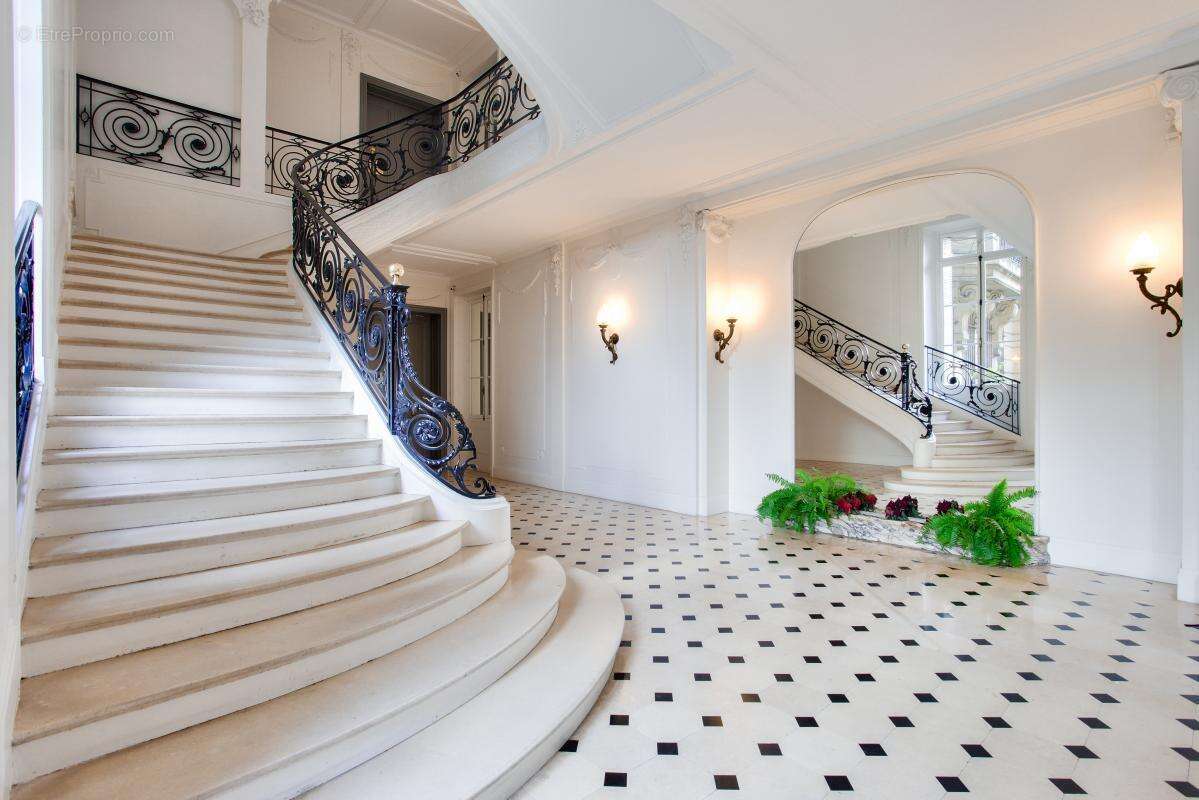 Commerce à PARIS-16E