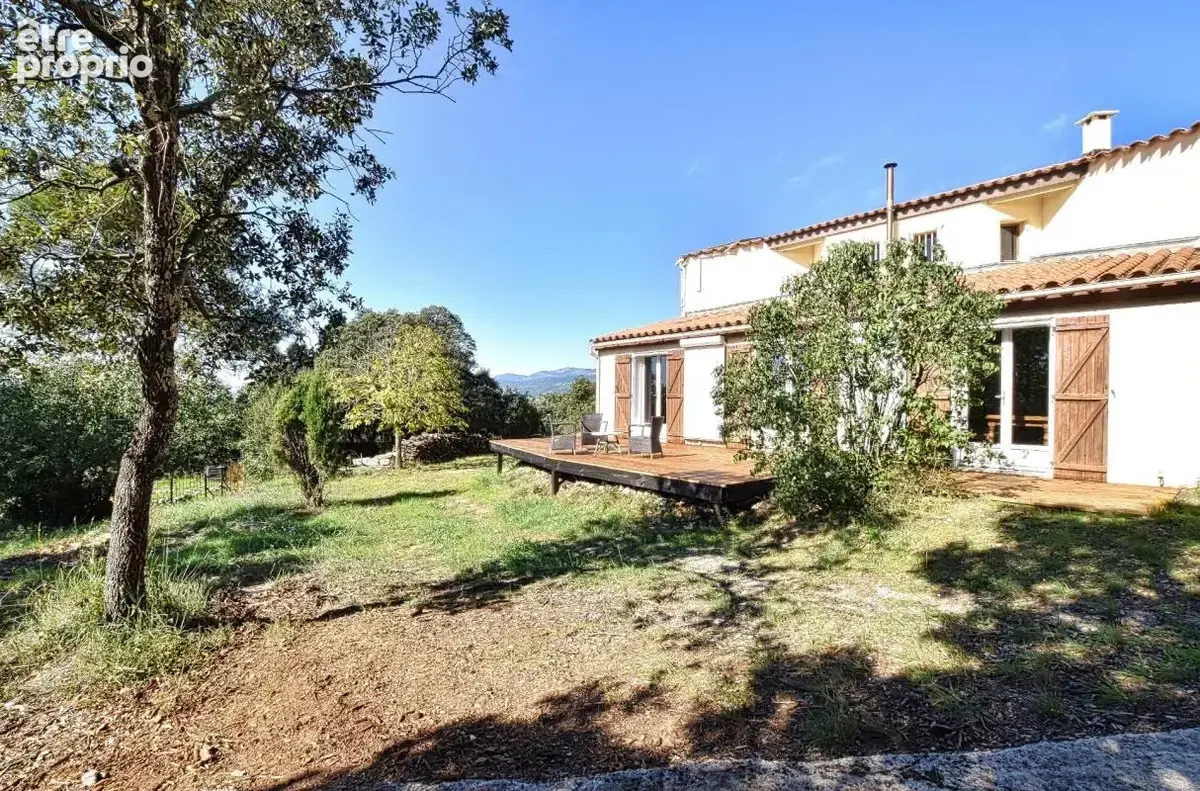 Villa d’architecte au cœur de 2,6 hectares de nature, avec vue panoramique exceptionnelle - photo 3