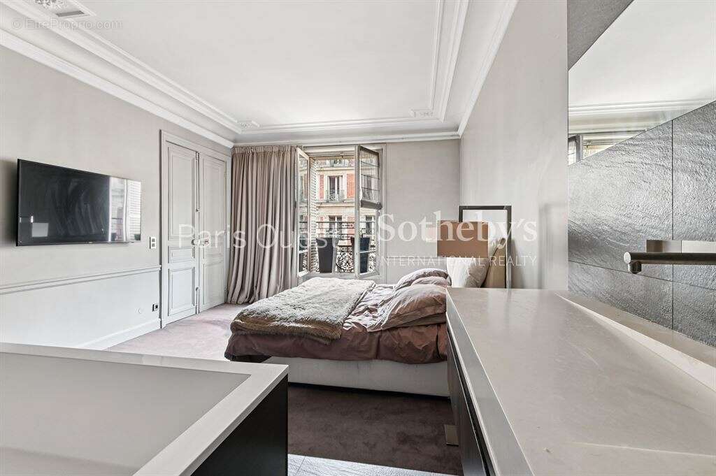Appartement à PARIS-8E