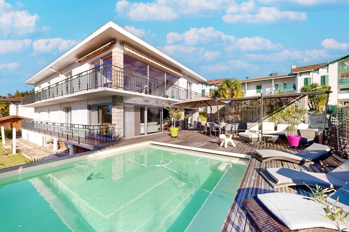 Maison à SAINT-PIERRE-D'IRUBE