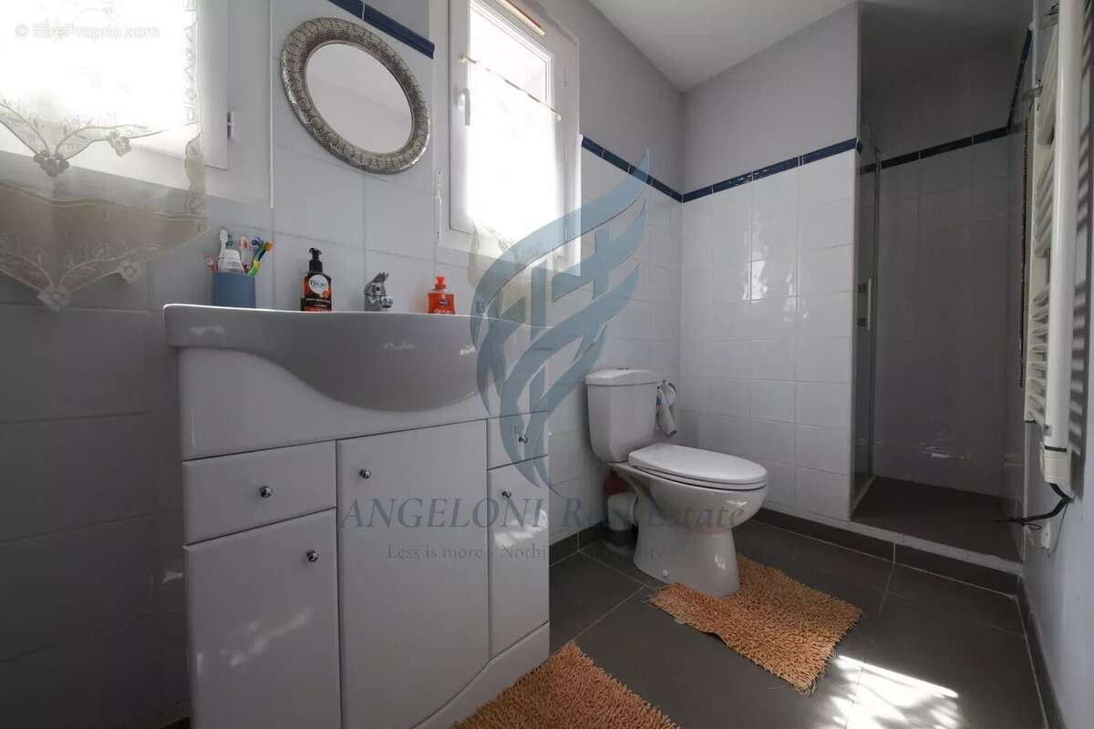 Appartement à COGOLIN